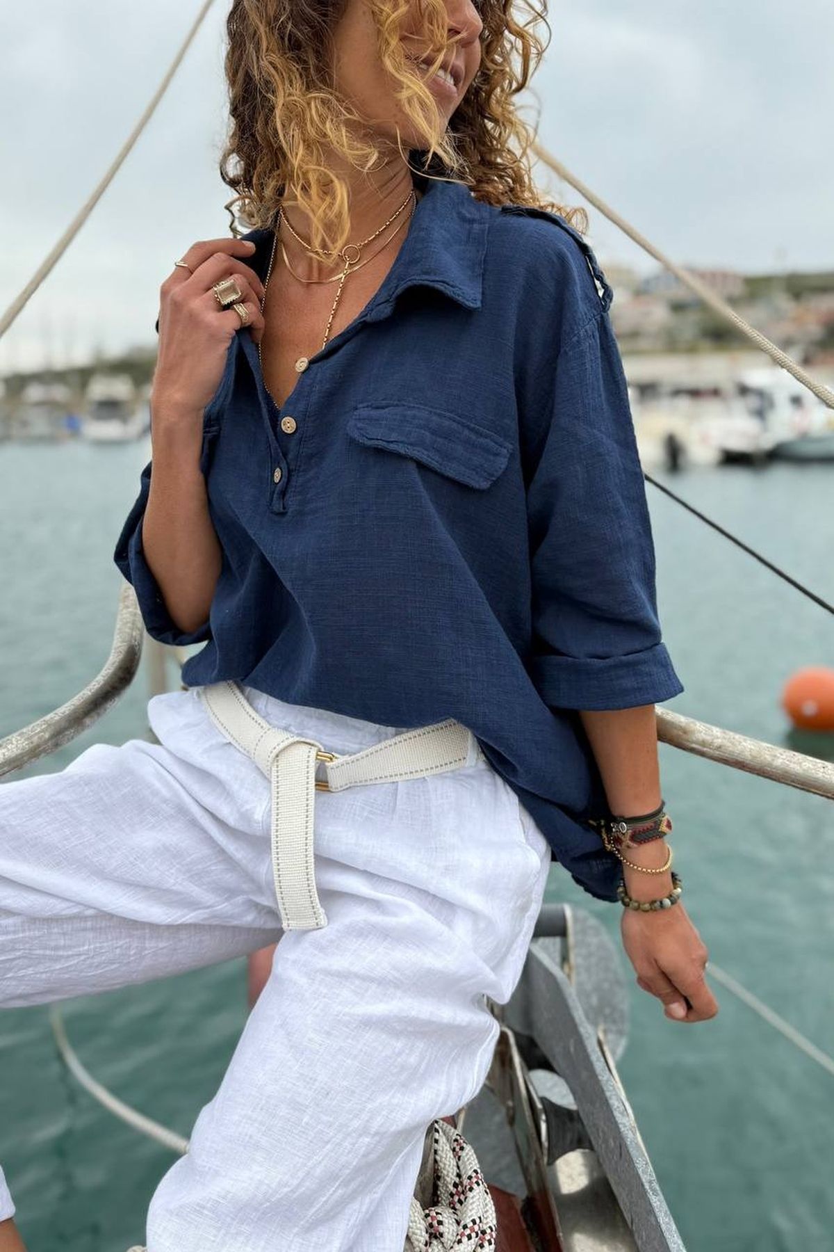 Güneşkızı İtalyan Lacivert Düğmeli Yaka Çift Kapaklı Cepli Apoletli Safari Keten Salaş Dokuma Bluz 70 63 - Görsel 2
