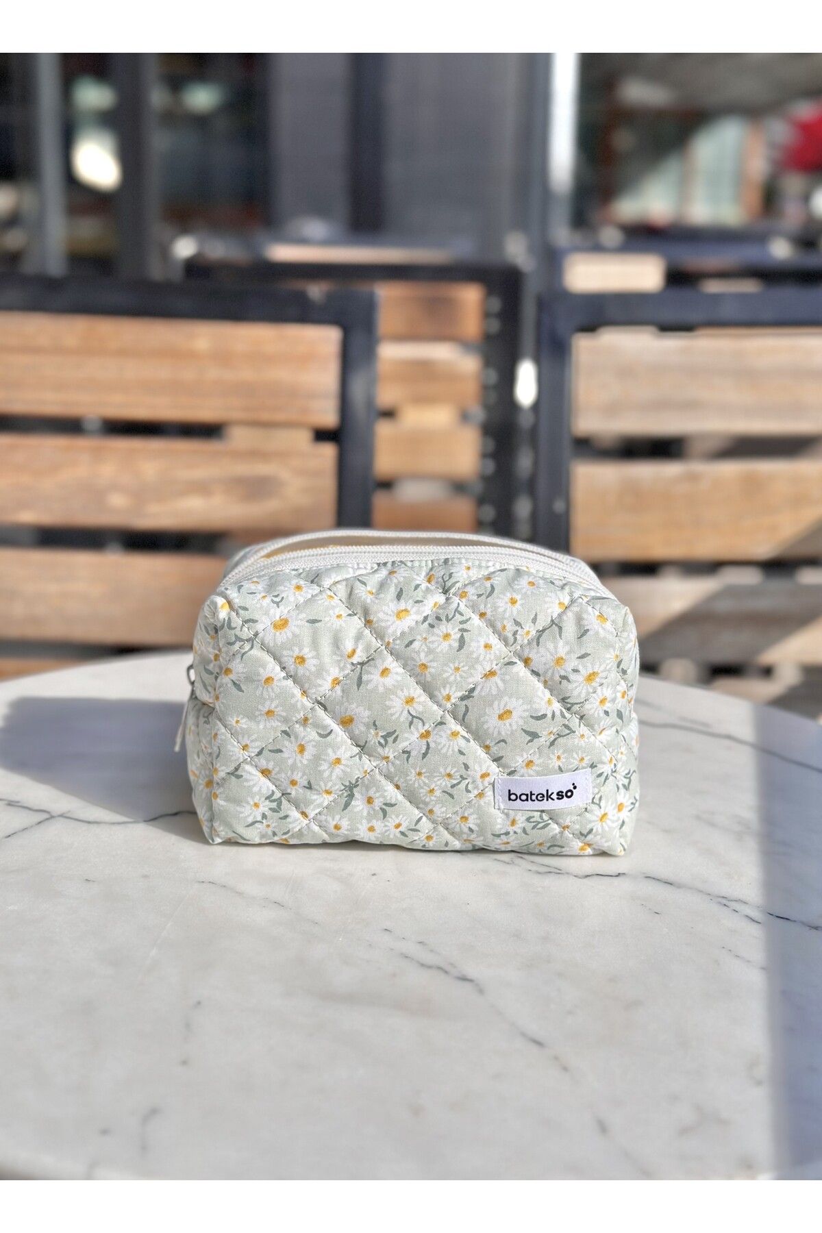 Butiksi Beyaz Papatya Desenli Makyaj Çantası - Orta Boy