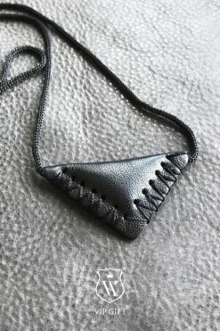 ViP GiFT Kayı Cevşen Dualı Üçgen Kolye Muska Hakiki Deri Kapalı