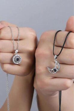 İYİ MODA 100 Dilde Seni Seviyorum Ay Yıldız Mıknatıslı Birleşen Sevgili Kolyesi Hediyelik Kolye
