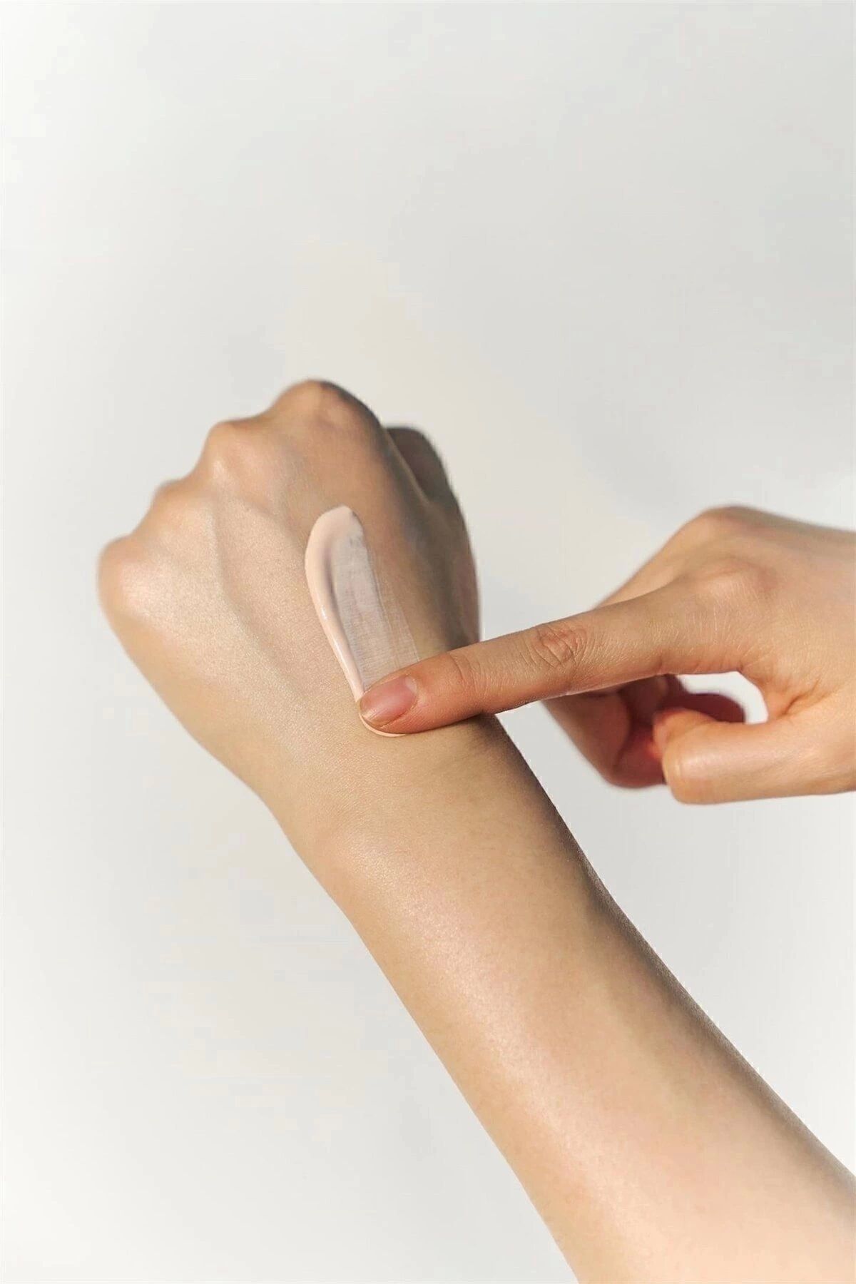 Skin1004 Centella Tone Brightening Tone-up Sunscreen - Ton Eşitleyici Güneş Koruyucu 50ml - Görsel 2