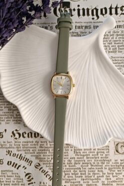 LA BOSS Minimal Retro Su Yeşili Deri Kordonlu Kadın Kol Saati