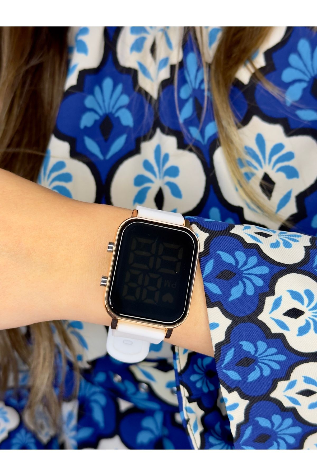 İSTLİV Kadın Beyaz Renk Silikon Kordon Dijital Led Kol Saati( Akıllı Saat Değildir ..)