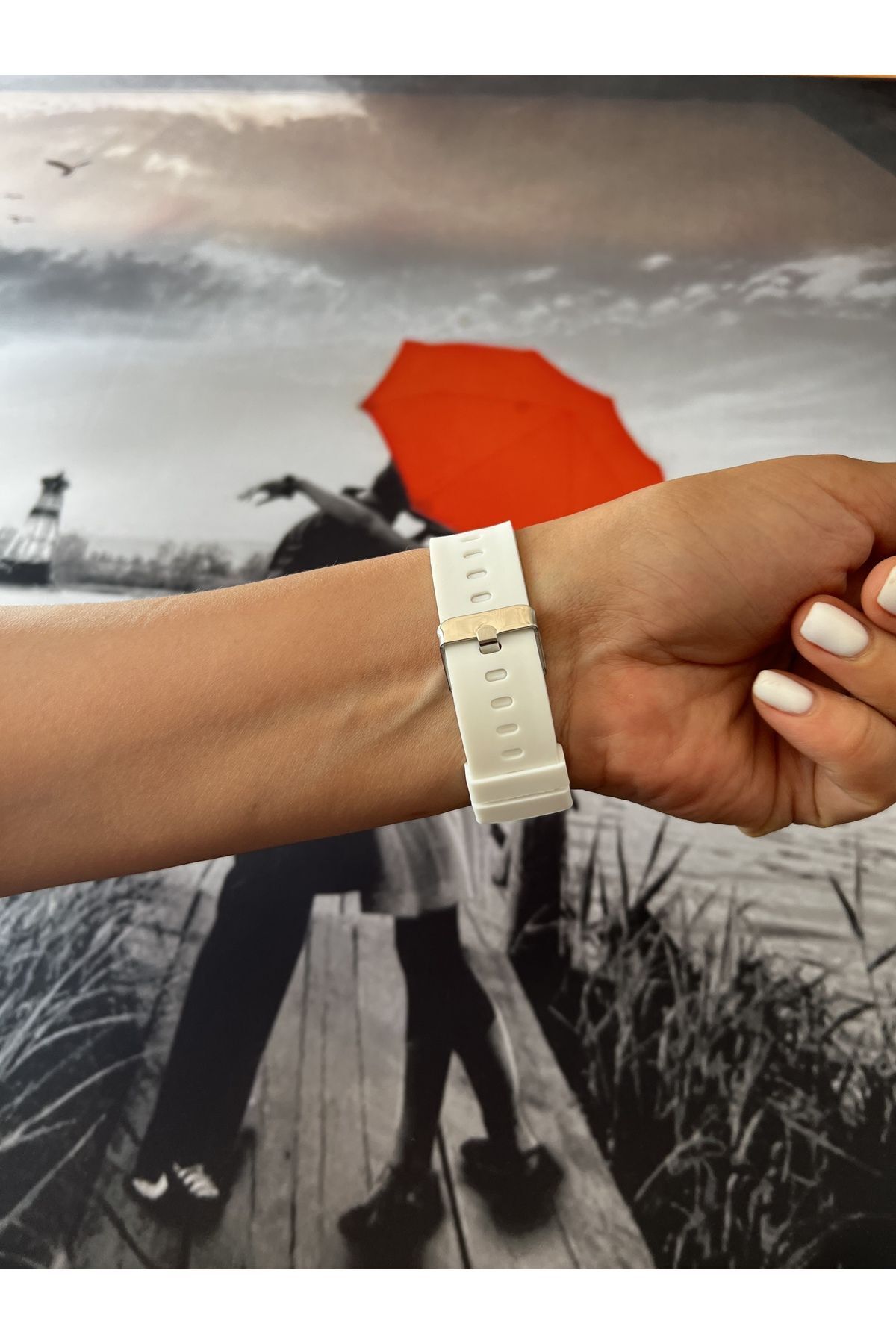 İSTLİV Kadın Beyaz Renk Silikon Kordon Dijital Led Kol Saati( Akıllı Saat Değildir ..) - Görsel 3