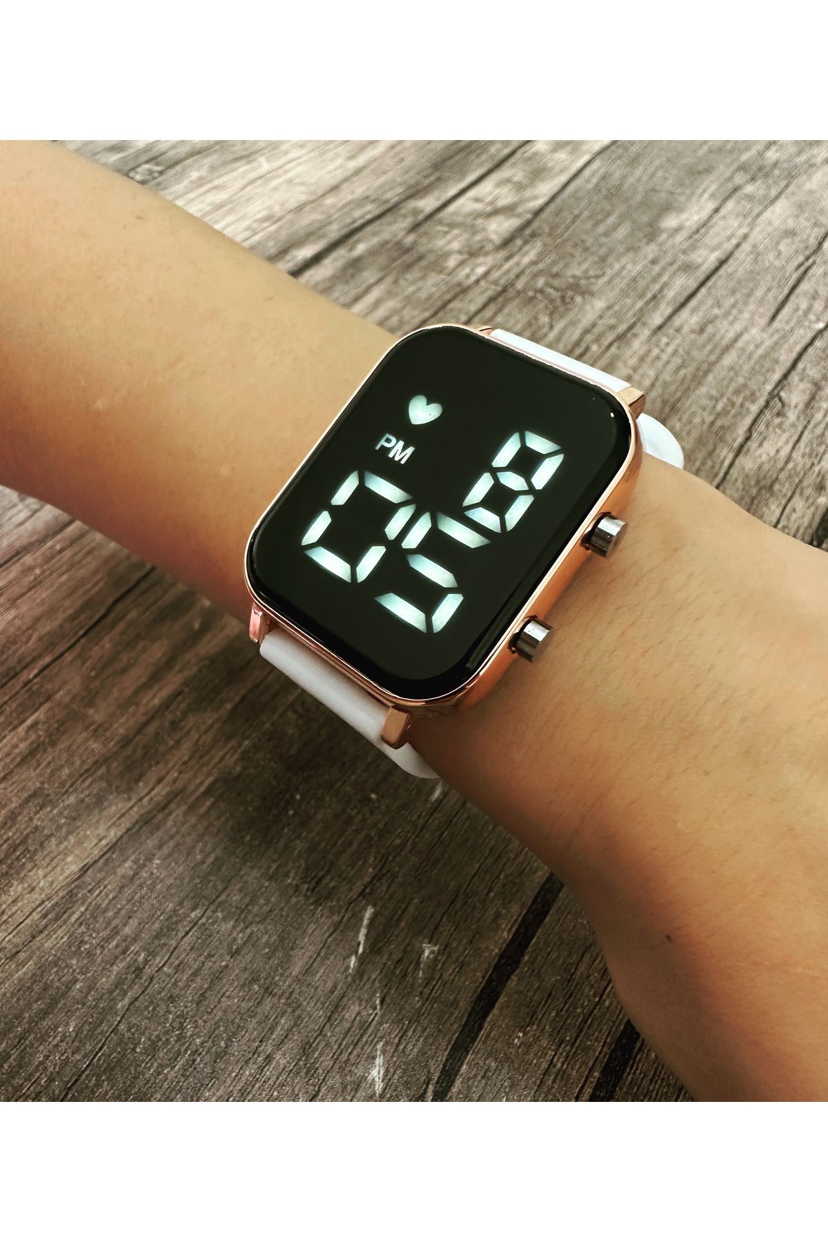 İSTLİV Kadın Beyaz Renk Silikon Kordon Dijital Led Kol Saati( Akıllı Saat Değildir ..) - Görsel 5