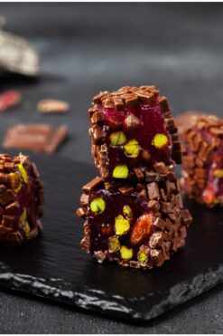 Hüsrevzade Çikolata Kaplamalı Antep Fıstıklı Narlı 450 Gr.