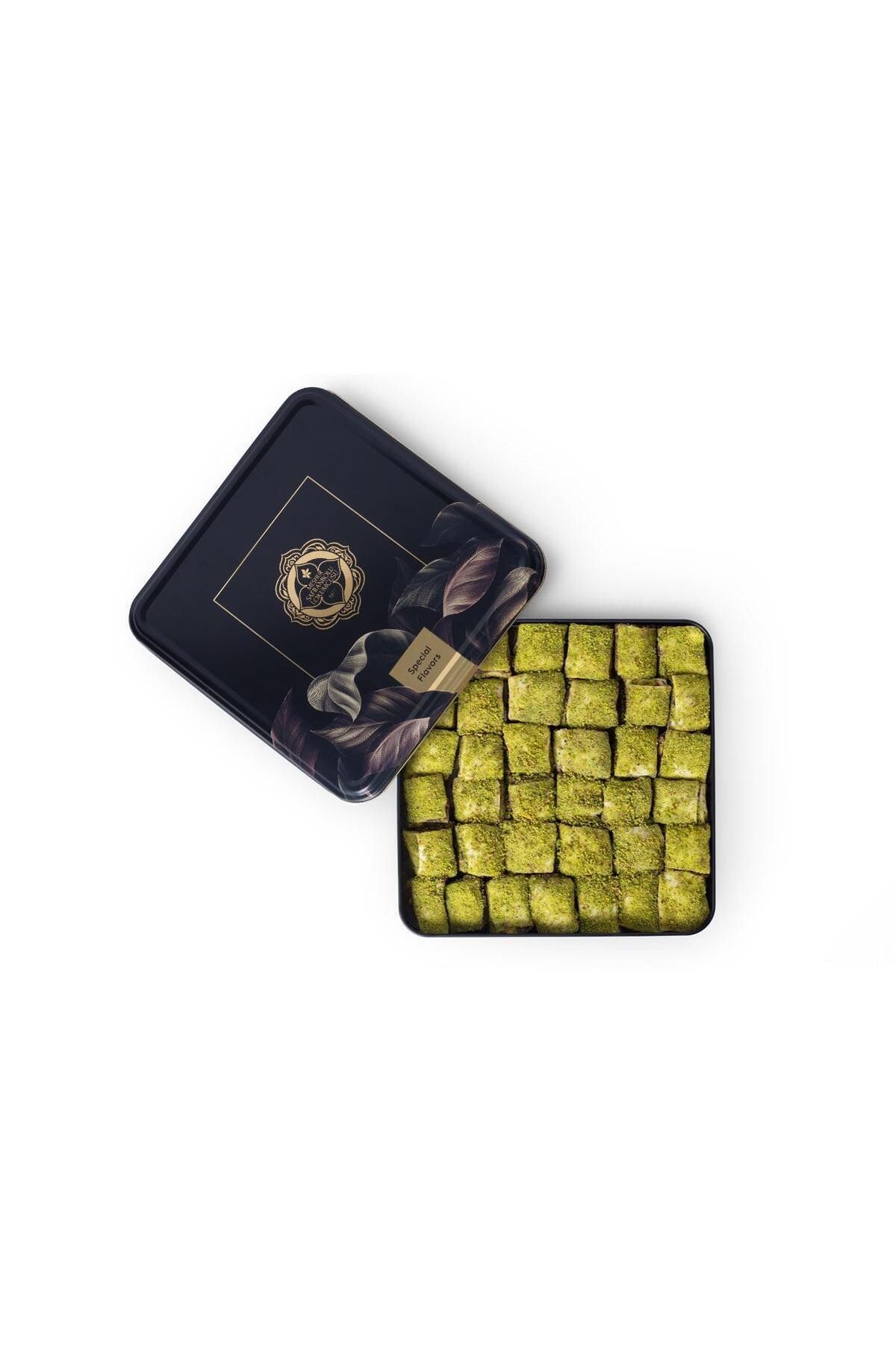 MEŞHUR SAFRANBOLU LOKUMCUSU Siyah Metal Kutu Fıstıklı Baklava Lokum 1 kg.