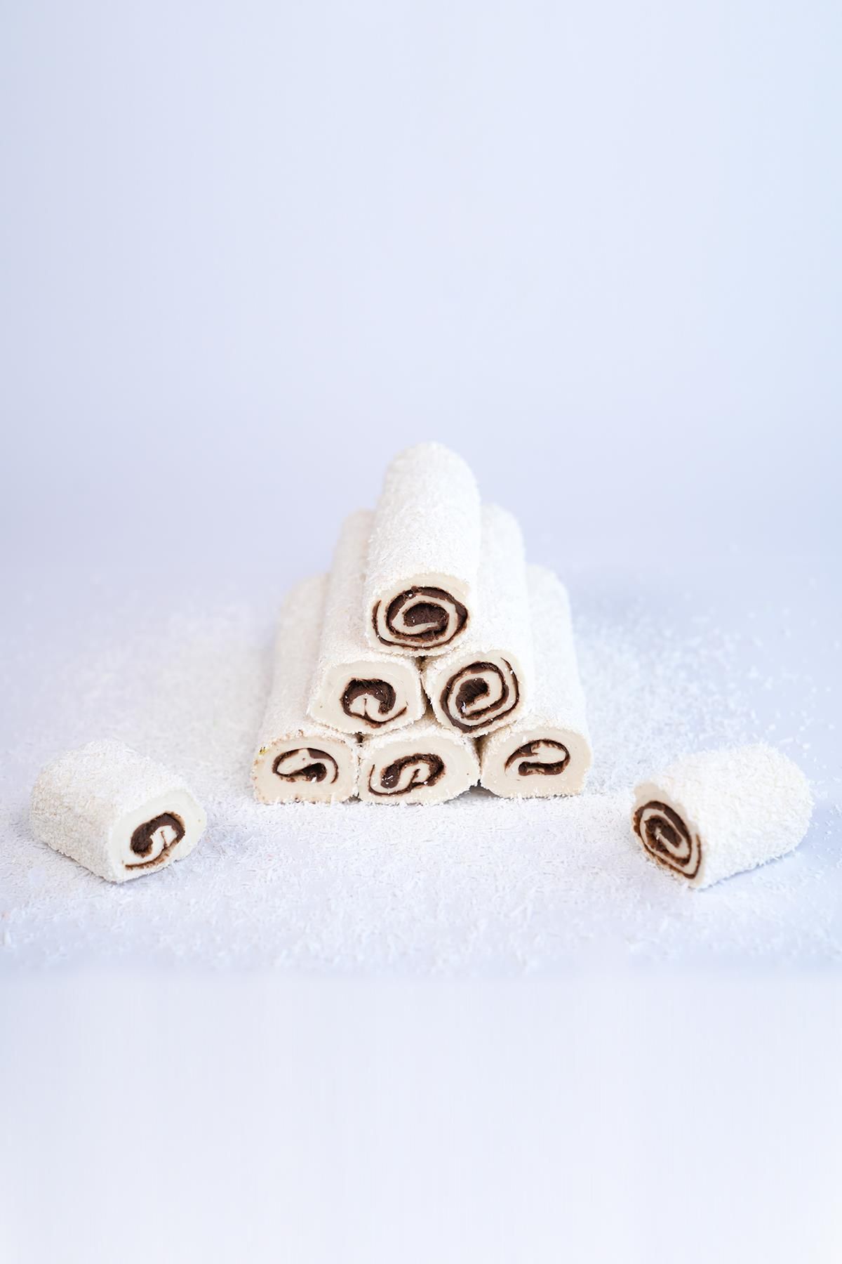 LOKUMCU MEHMET EFENDİ Tatlı bir hikaye Hindistan Cevizli Vanilyalı Çikolatalı Sarma Lokum 1 Kg