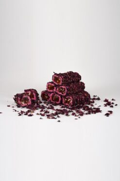 Genel Markalar Gül Yapraklı Çilekli Narlı Yer Fıstıklı Sarma Lokum 500 Gr