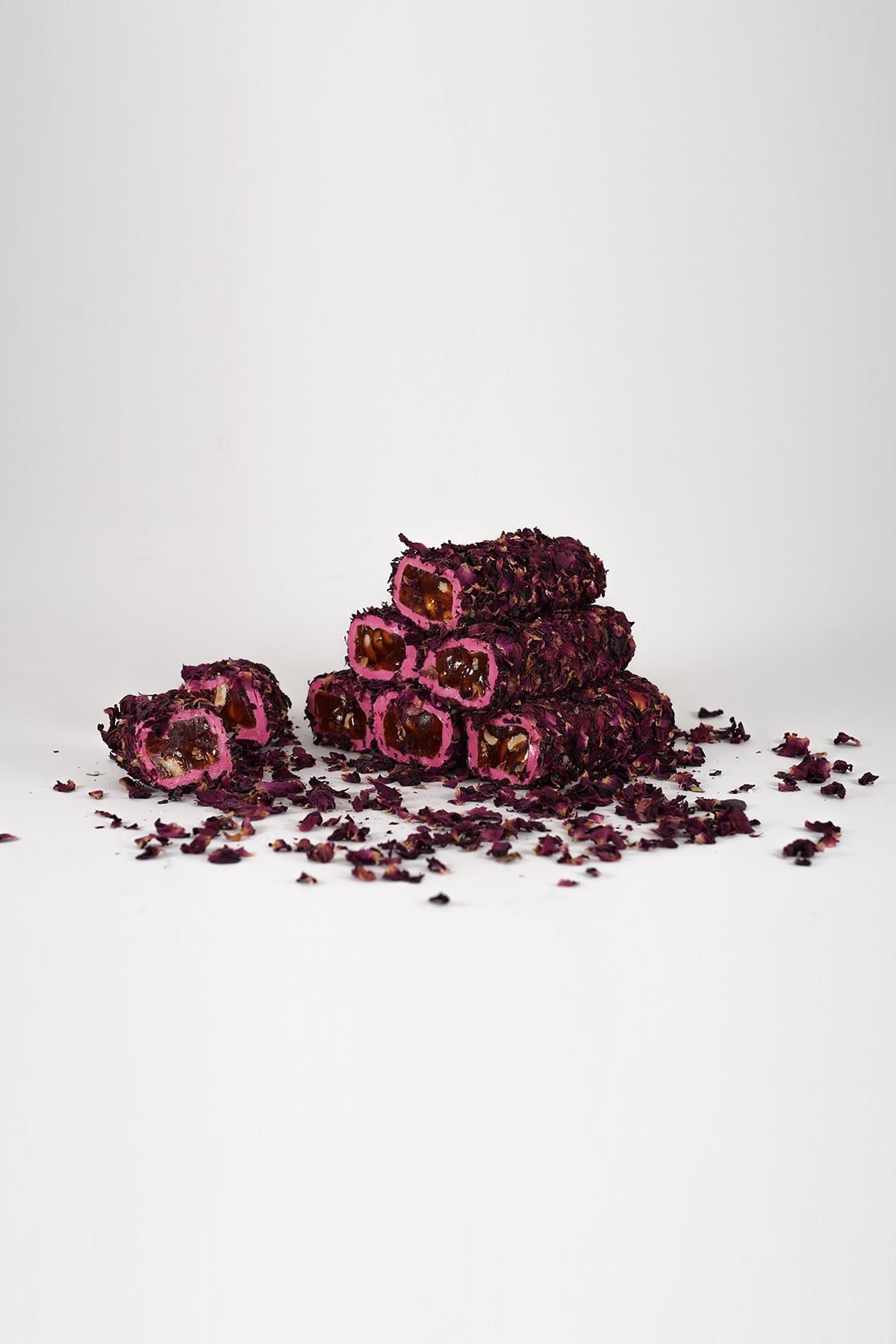 Genel Markalar Gül Yapraklı Çilekli Narlı Yer Fıstıklı Sarma Lokum 500 Gr