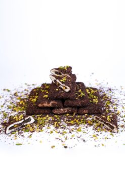 LOKUMCU MEHMET EFENDİ Tatlı bir hikaye Hindistan Cevizli Kakaolu Antep Fıstıklı Çikolatalı Bohça Lokum 500 Gr