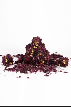 LOKUMCU MEHMET EFENDİ Tatlı bir hikaye Gül Yapraklı Narlı Fıstıklı Kesme Fitil Lokum 500 Gr