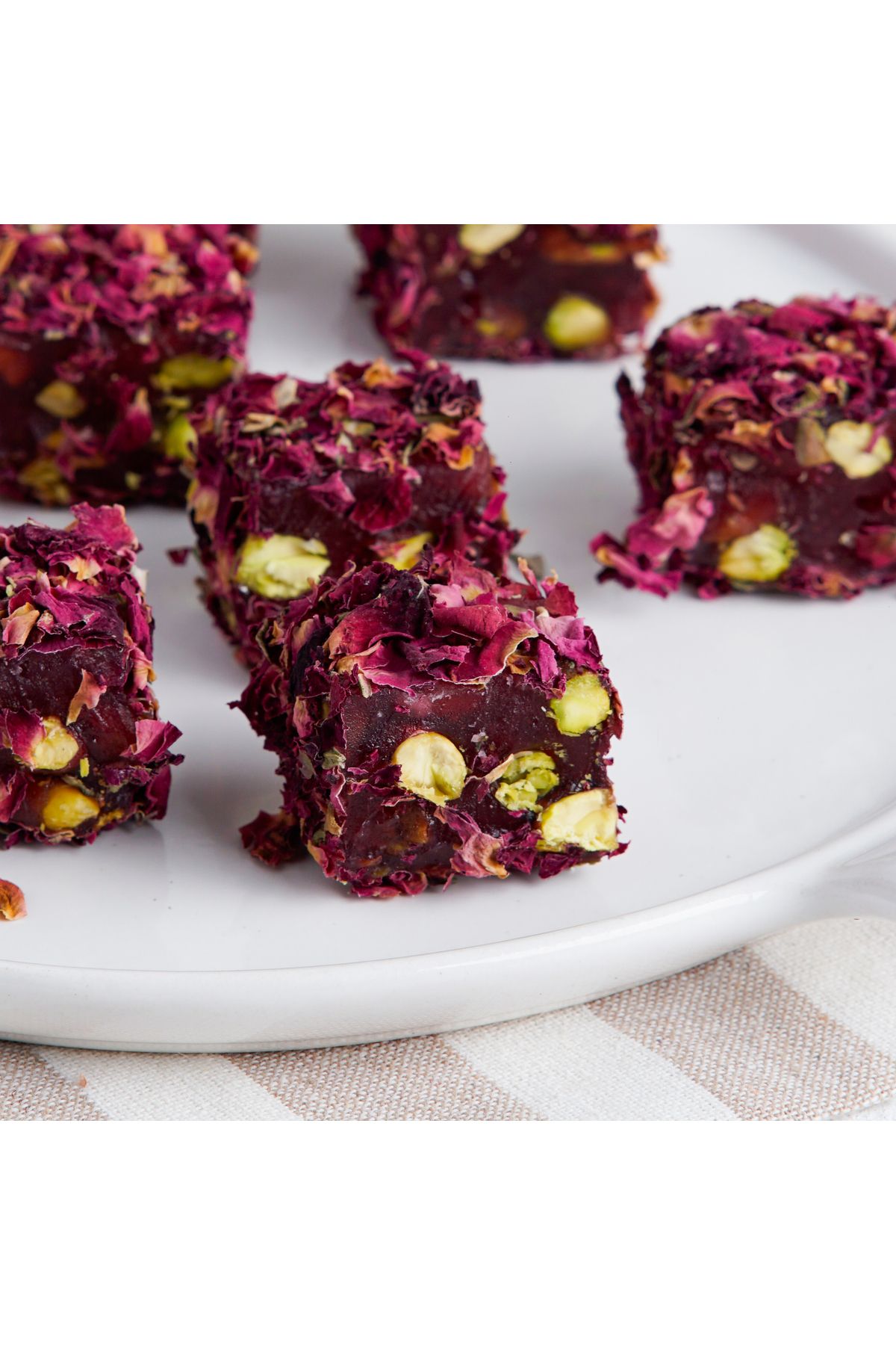 BULUTLAR KURUYEMİŞ Gül Yapraklı Antep Fıstıklı Lokum (kg) 2000 Gr