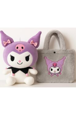 POLLYTOYS PELÜŞ OYUNCAKTA DÜNYA MARKASI Kuromi peluş oyuncak ve peluş çanta ikisi bir arada set olarak geliyor