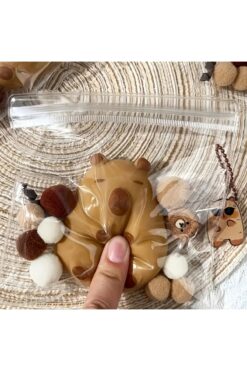 seyuse Capybara squishy oyuncak taba sukuşi kapibara (rozet hediyeli) Sıkma Oyuncağı, Uzayan Stres Topu