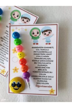 hediyegelse FARKLI AVM Yaz Kur'an Kursları İçin Çocuklarımıza Emoji Kalem ve Çikolata Hediye Seti (7 PAKET)