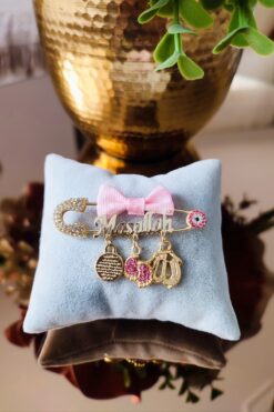 Sahi Aksesuar Pembe Puantiyeli Fiyonk Maşallah Yazılı Bebek Yaka Iğnesi - TYBEZYI1735