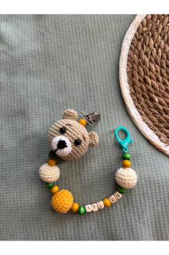 Aia&Co Kişiye Özel İsim Yazılı Emzik Askısı Zinciri Amigurumi Figürlü (Figür değişebilir)