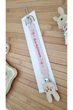 BABYHANDLOVE Prenses Nakışlı Emzik Askısı