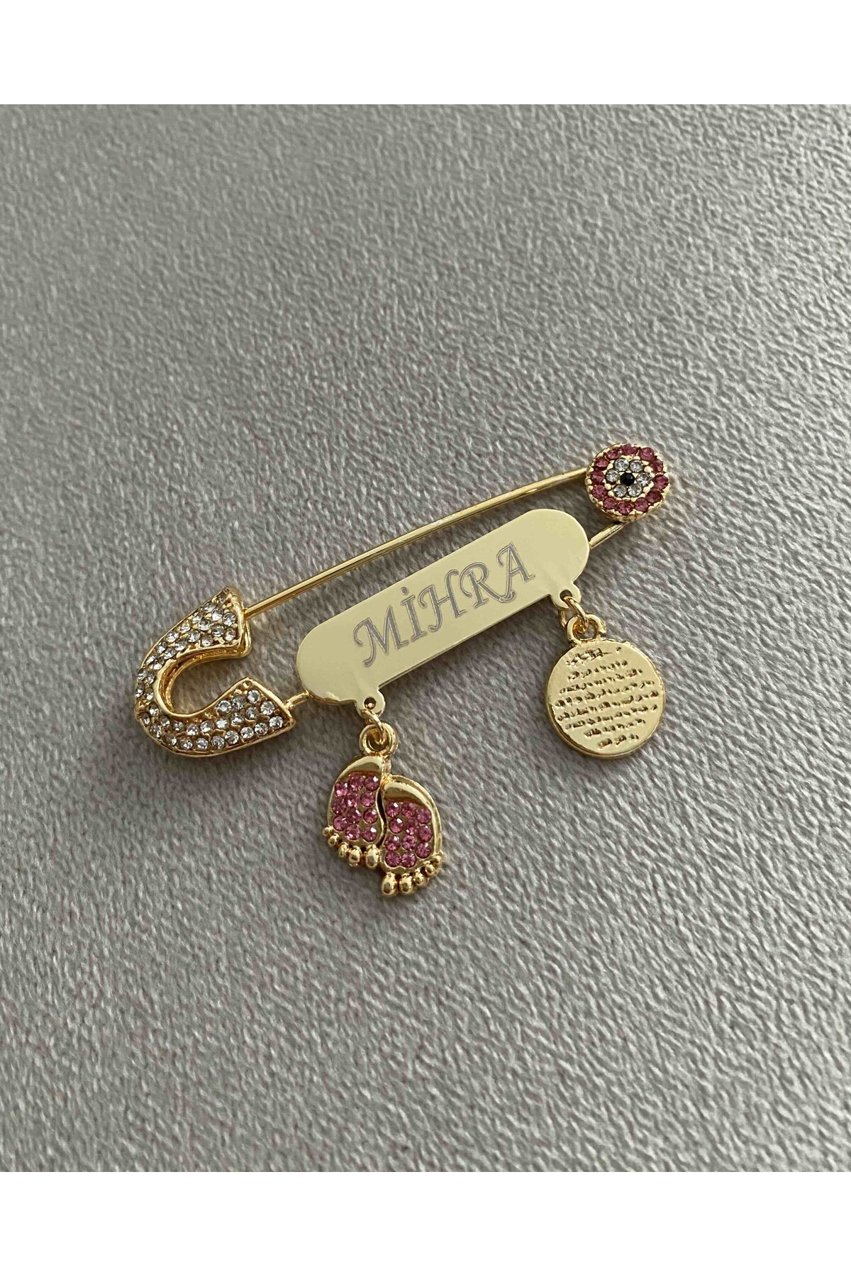 Sahi Aksesuar Kaplama Pembe Zirkon Taşlı Isimli Kız Bebek Yaka Iğnesi Tybkı095