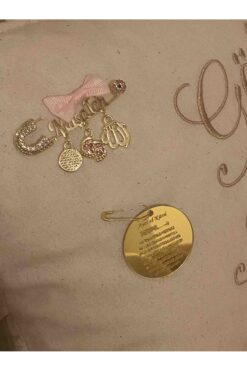 Sahi Aksesuar Pembe Puantiyeli Yaka İğnesi ile Gold Ayetel Kürsi Yazılı Aynalı Pleksi Yenidoğan - TYBEZYIB1773