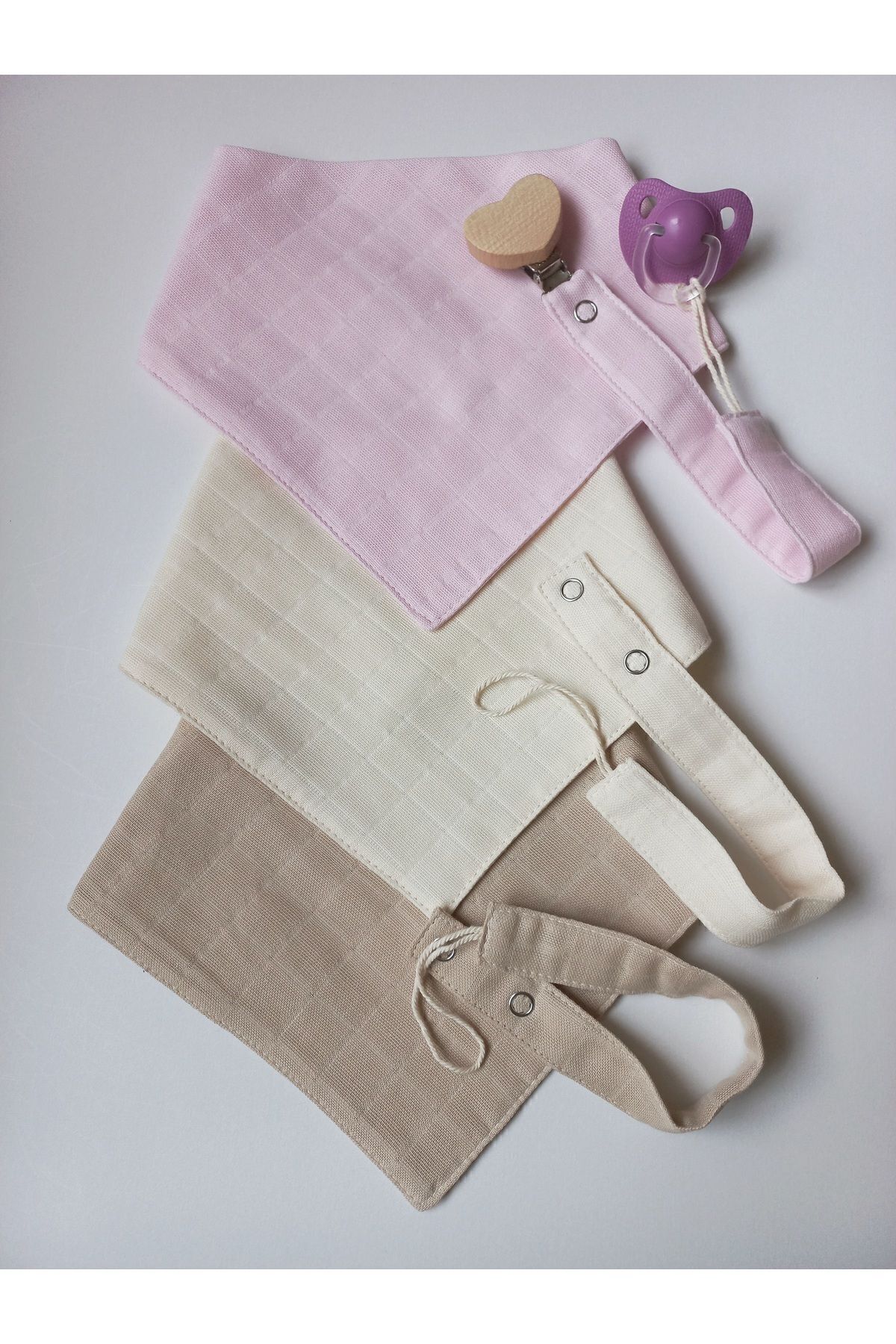 sbbaby Müslin Kız Bebek Mama Önlük Kalp Ahşap Klipsli Emzik Askısı 3 Lü Set