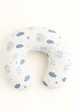Jaju Baby Mavi Ay ve Bulut Desenli Müslin Emzirme Yastığı – %100 Pamuklu | Ergonomik & Yıkanabilir Kılıf