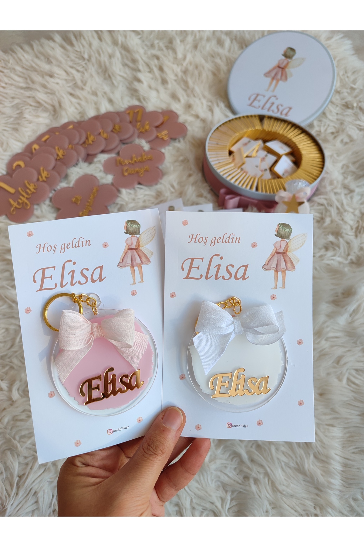 Sevdalı işler Yenidoğan Bebek Hediyelik Set 20 Adet Anahtarlık-14 Parça Anı Diski-Çikolata Kutusu içinde 70 Madlen - Görsel 2