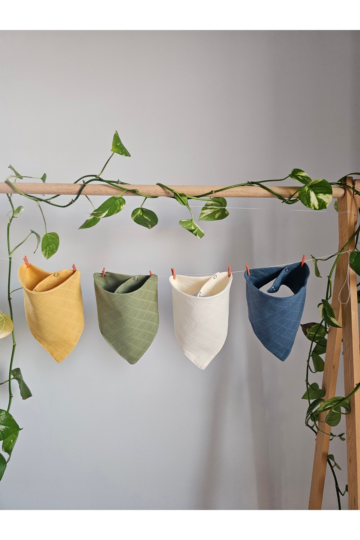 3Baby 4 Adet %100 Organik Pamuk Çift Katlı Iki Çıtçıtlı Müslin Bebek Fular & Salya Önlük