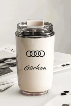 İŞTE BU Retro Tarz AUDİ Vakumlu Termos Kupa – 240 ml | Sütlü Beyaz | 304 Çelik, Isı Koruma ve Akıtmaz