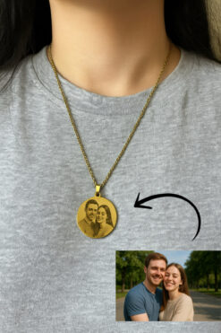 Vamoria Kişiye Özel Resimli Gold Renk Çelik Madolyon Kolye