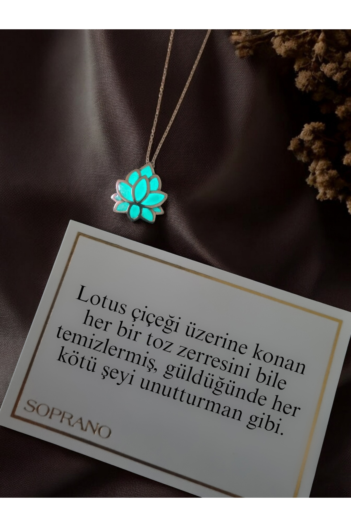 SOME SHINE Gece Parlayan Lotus Kolye Aşkın ve Umudun Sembolü - Görsel 3