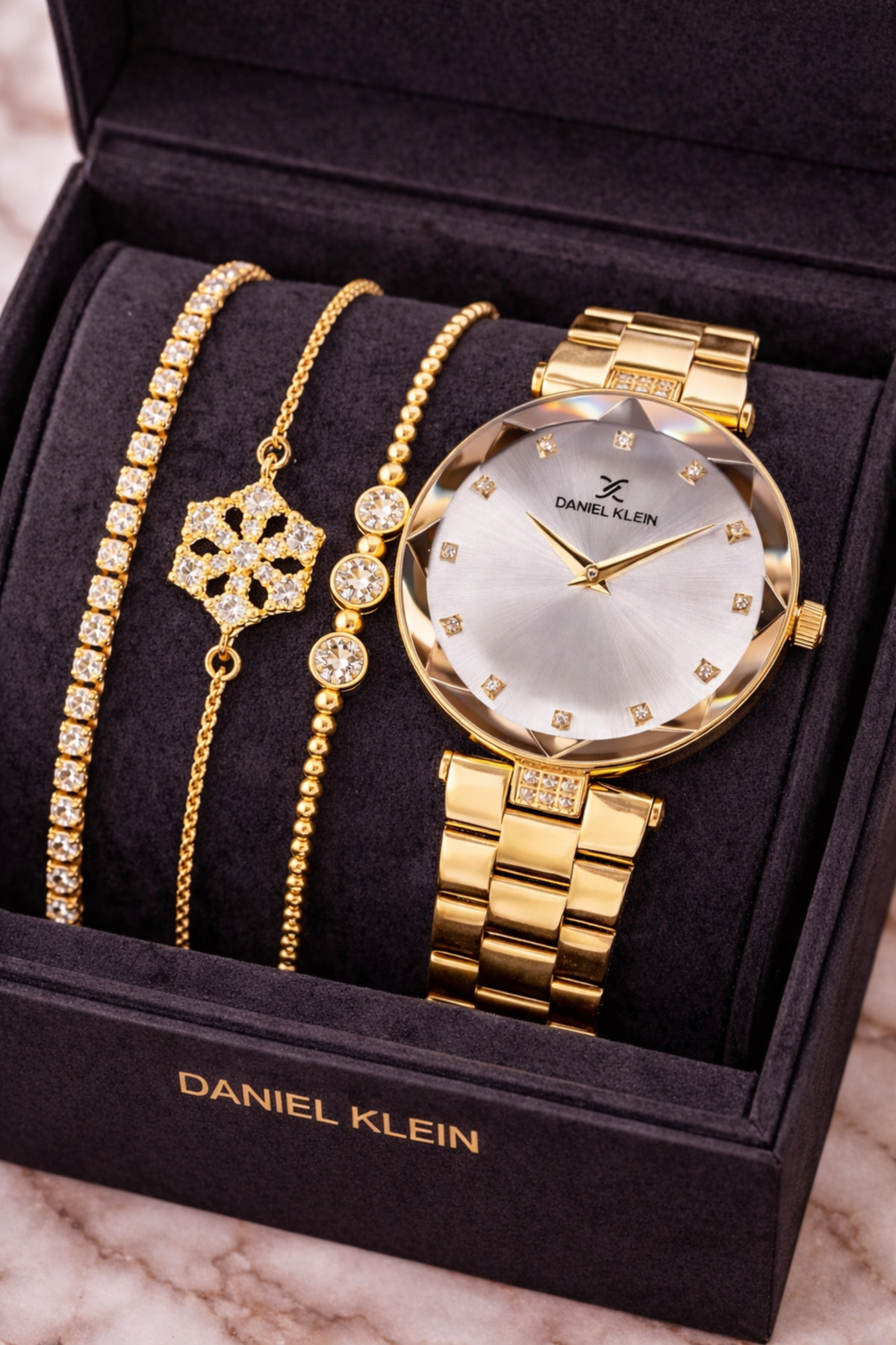 Daniel Klein Kadın Saat – Orijinal – Altın Renk – Kristal Cam – Garantili – Hediye Bilekli