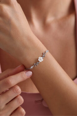 Nereze 925 Ayar Gümüş Rodyum Kaplama Bahar Işıltılı Manolya Çiçeği Bileklik