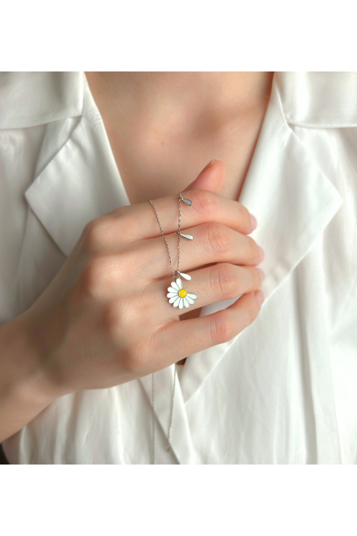 Şimal Silver 925 Ayar Gümüş Seviyor Sevmiyor Beyaz Papatya Kolye ( Işıklı Kutu Hediye ) - Görsel 3