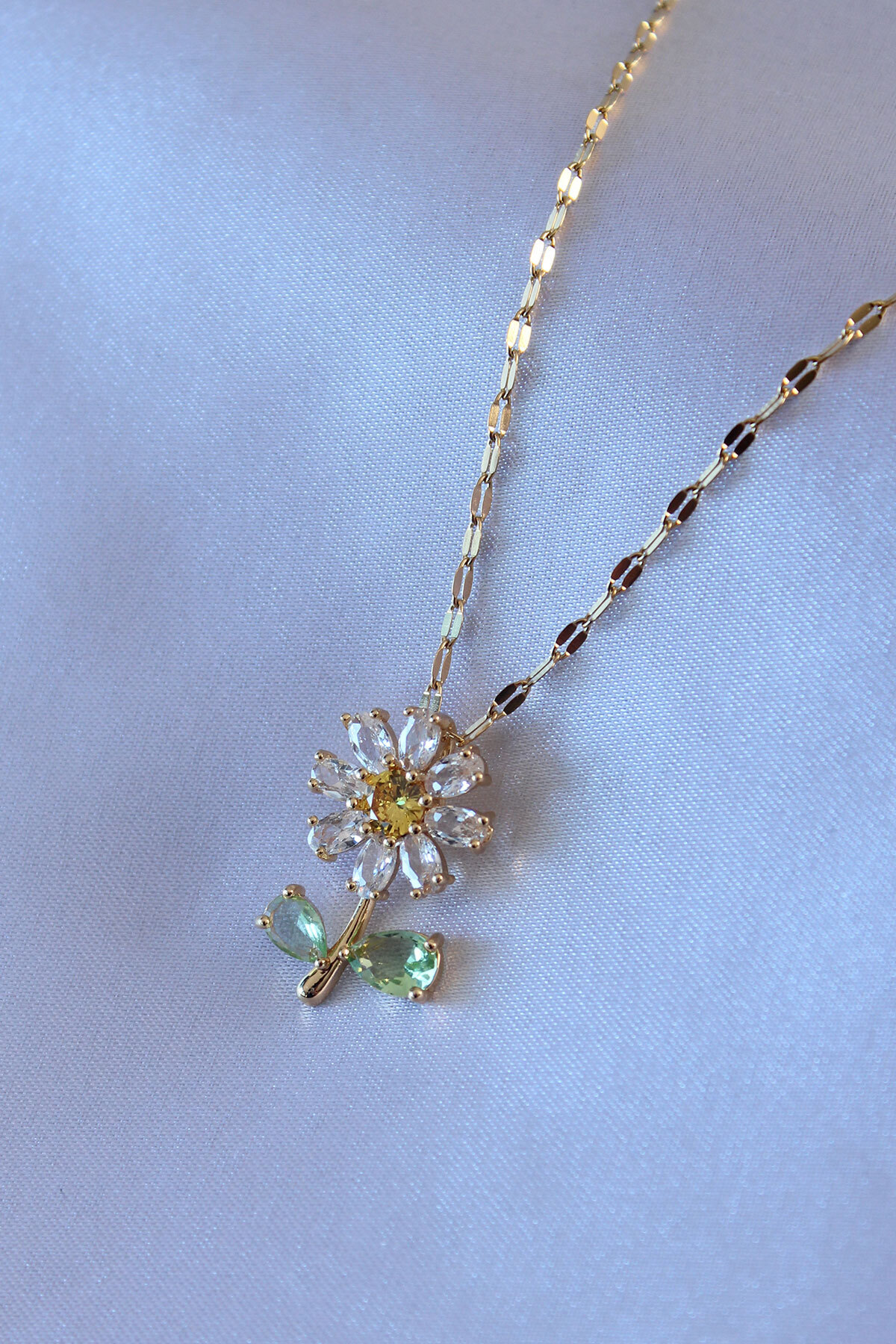 ANGELSS JEWELLERY 316L Çelik Gold Renk Zirkon Taşlı Papatya Model Kadın Kolye