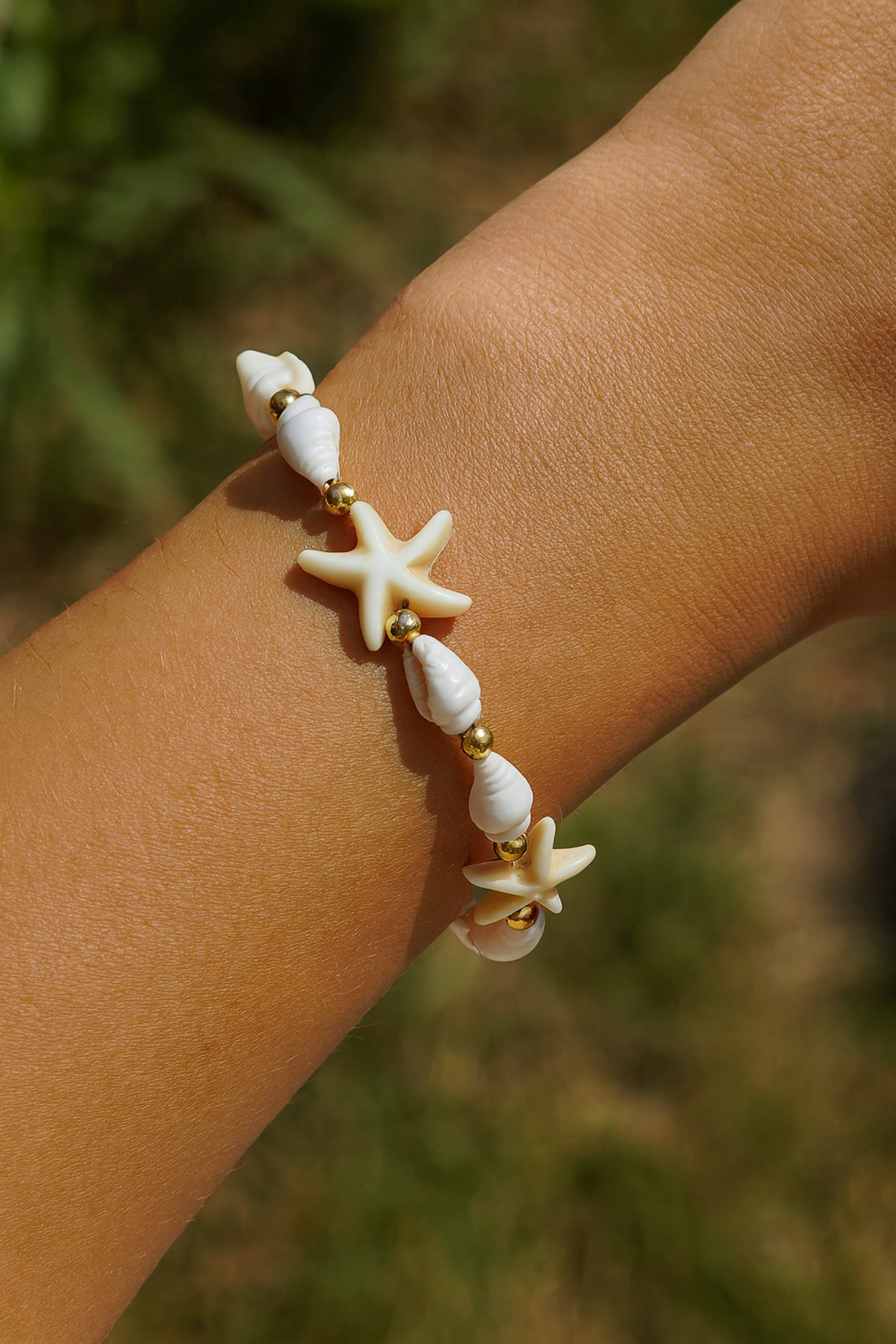 monalisatoka Kadın Deniz Kabuğu Yıldızlı Gold Boncuk Detaylı Bileklik - Görsel 3
