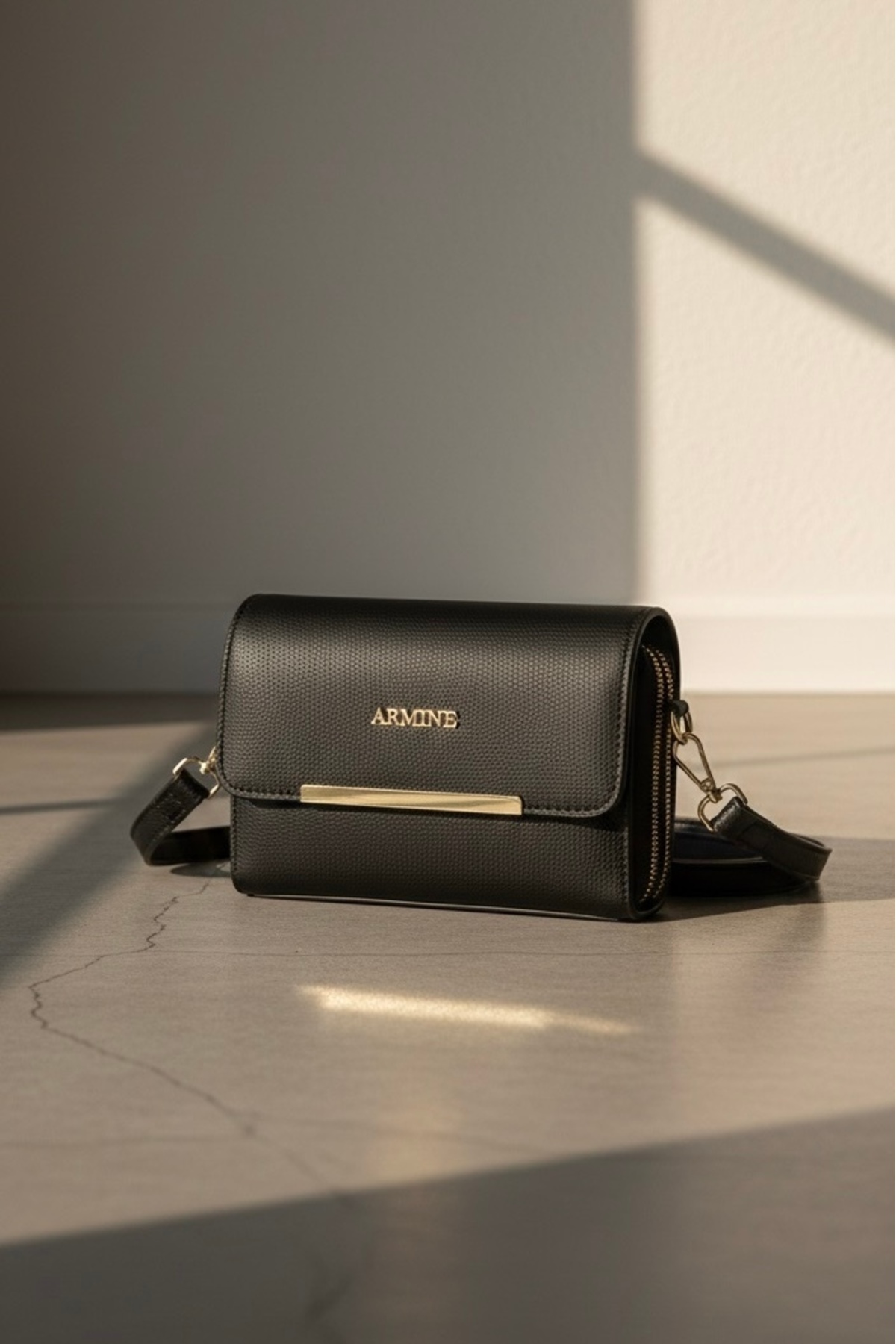 Armine Kadın Siyah Düz Çapraz Askılı El & Omuz Çantası 381