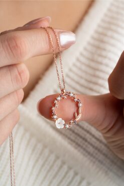 Nereze 925 Ayar Gümüş Manolya Çiçeği Işıltılı Daire Model Kolye