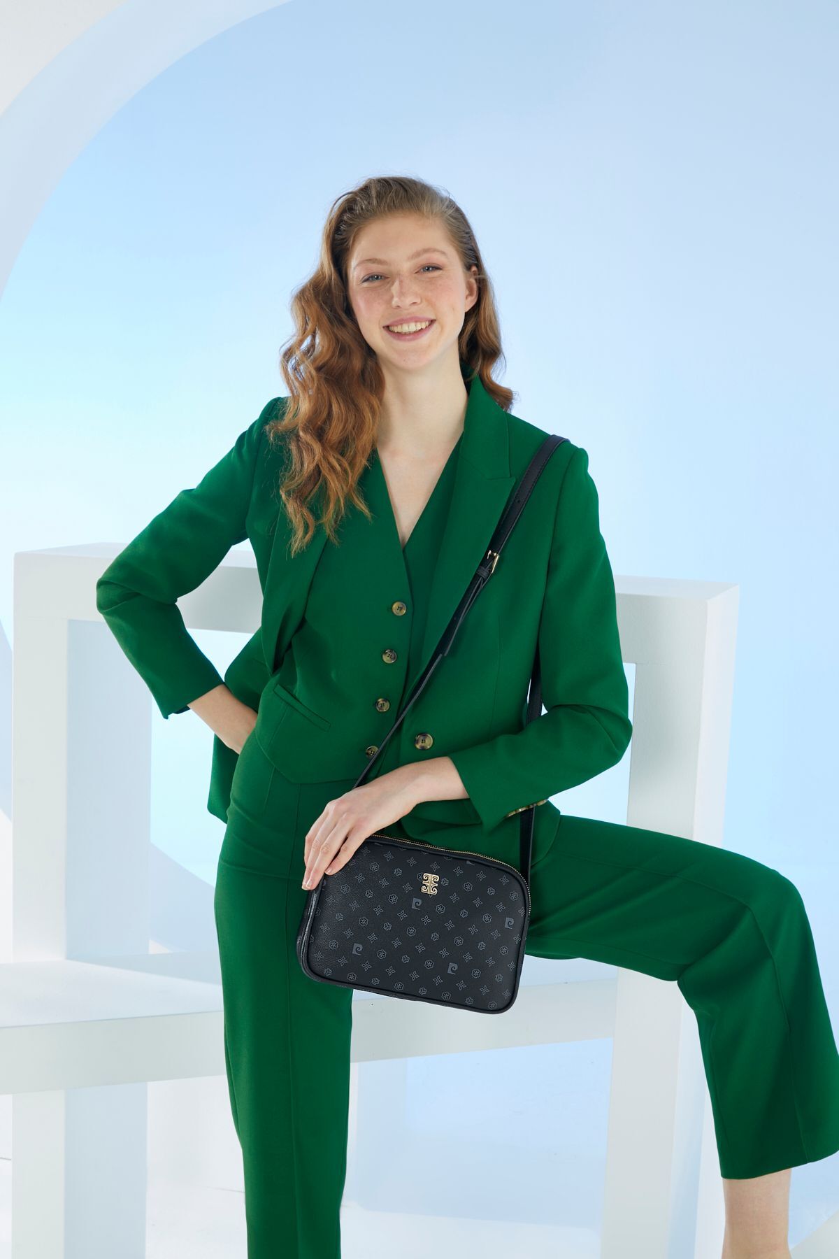 Pierre Cardin Siyah Monogram Kadın Omuz Çantası 05PO22Y1536