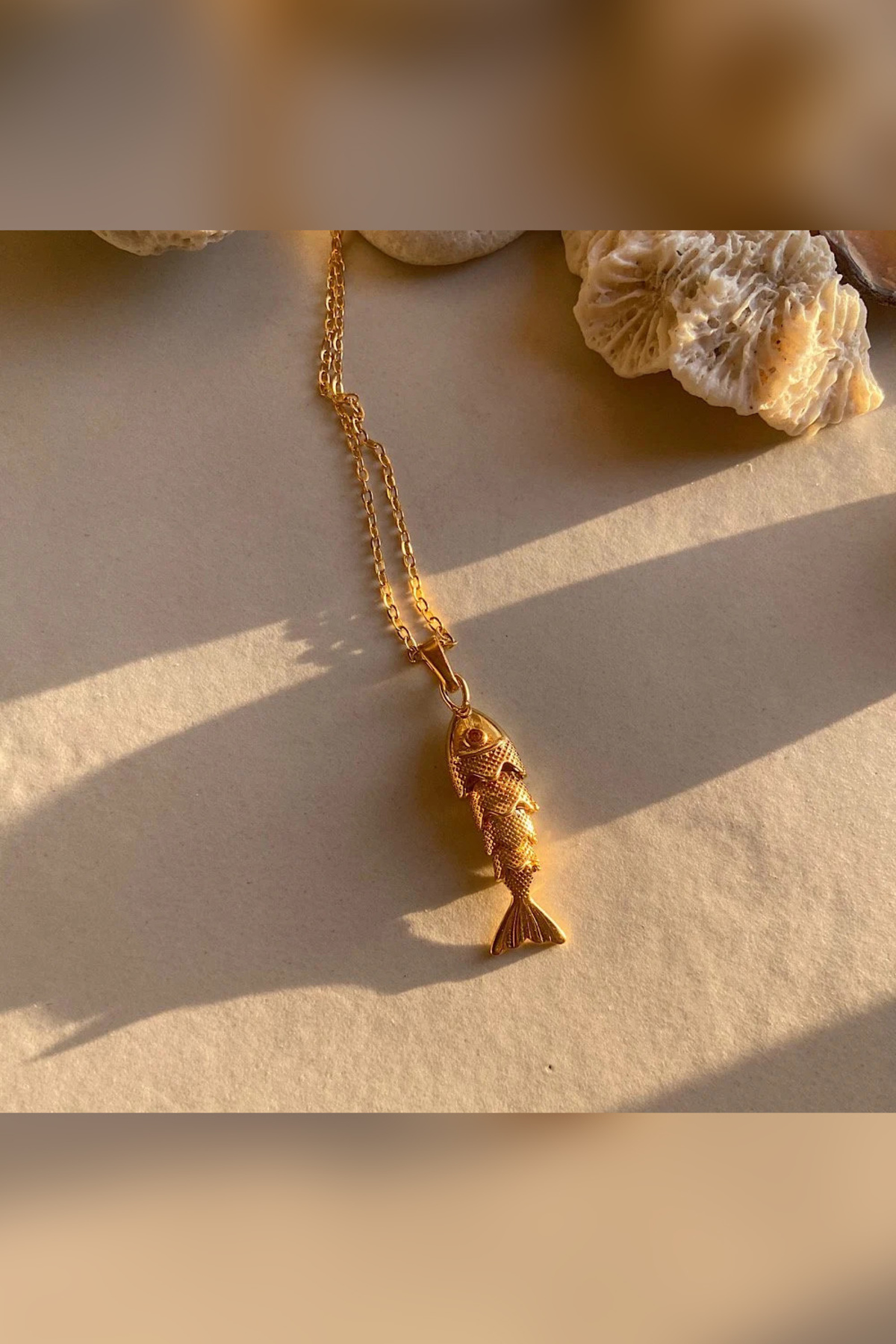 The Collection Kuyruğu Sallanan Balık Kolye Kararmaz Gold Kadın Çelik Kolye - Görsel 3