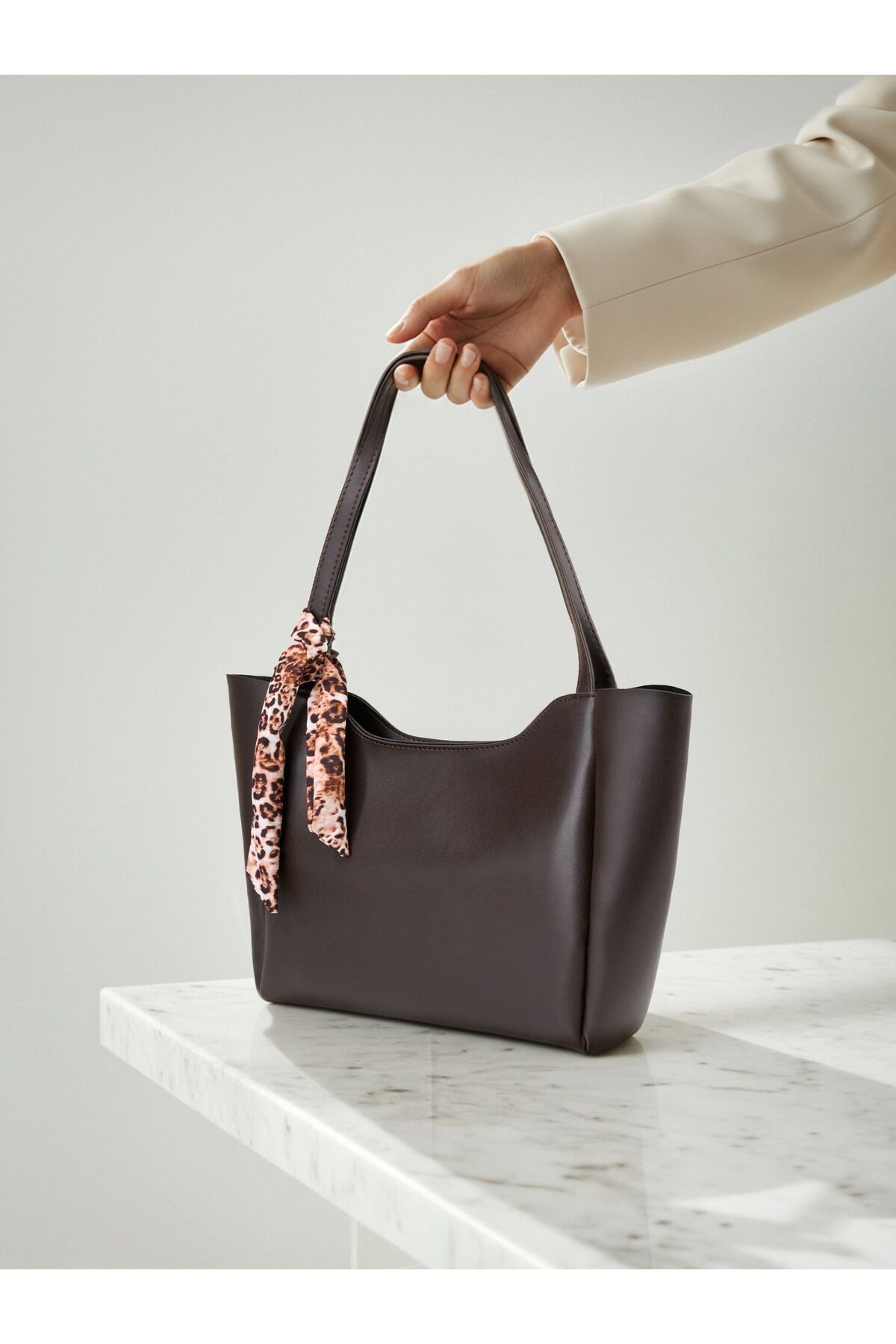 Kontes Kadın Fularlı Fermuarlı Ve Çıtçıt Kapamalı Siyah Shopper El Ve Omuz Çantası - Görsel 2