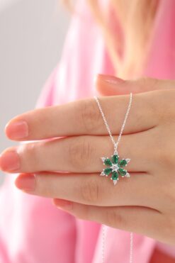 Bilsen Store 925 Ayar Gümüş Zincirli Zümrüt Taşlı Umut Çiçeği Kolye