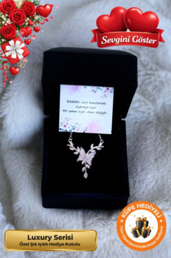 Lucente Jewellery Işıklı Hediye Kutulu Daldaki Kelebek 925 Gümüş Kaplama 14 Şubat Sevgililer Günü Kelebekli Kolye