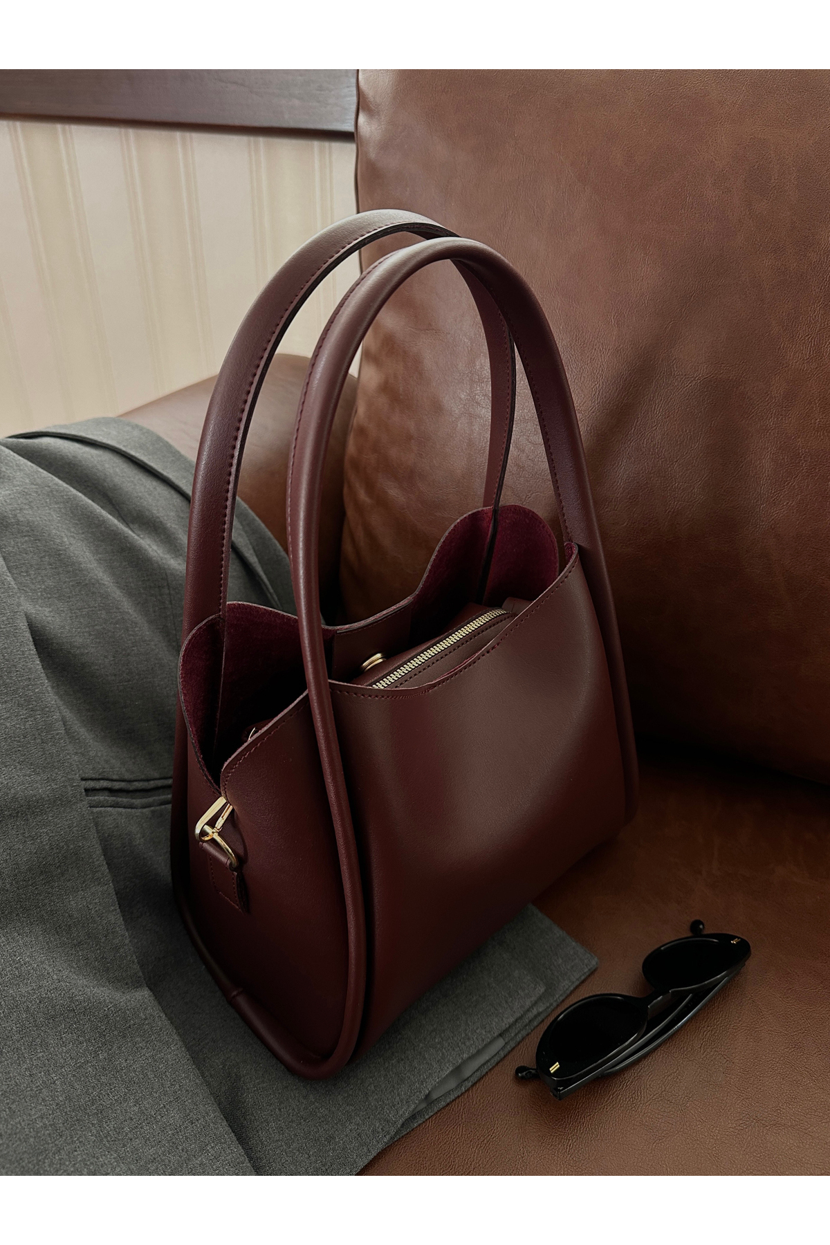 NOTHING Kadın Üç Bölmeli Özel Tasarım Çıkarılabilir Makyaj Çantalı Bordo Suni Deri El Ve Omuz Çantası Rain - Görsel 3