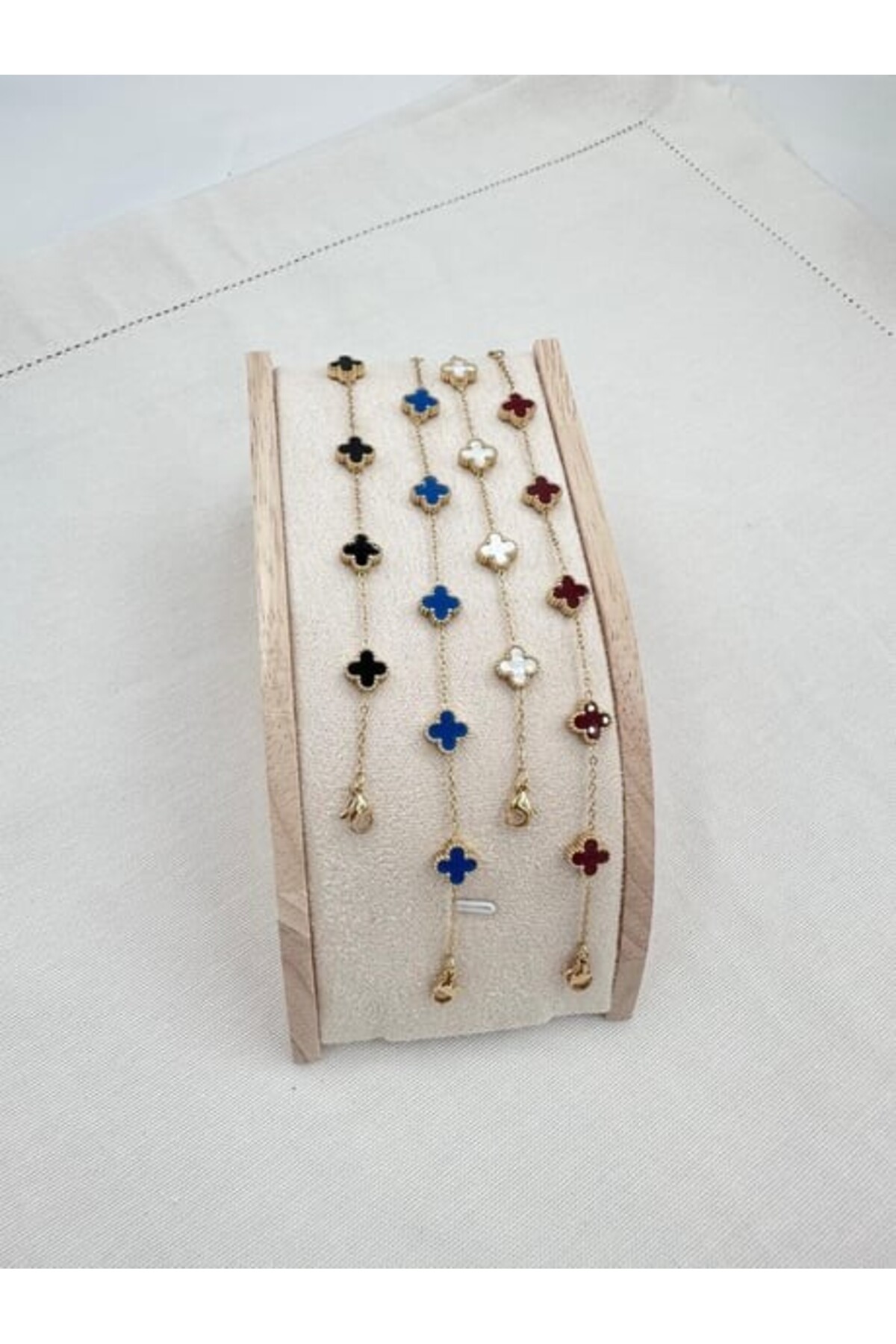 İlayda İllys Gold Cleef Model Siyah Mini Çelik Yonca Bileklik - Görsel 2