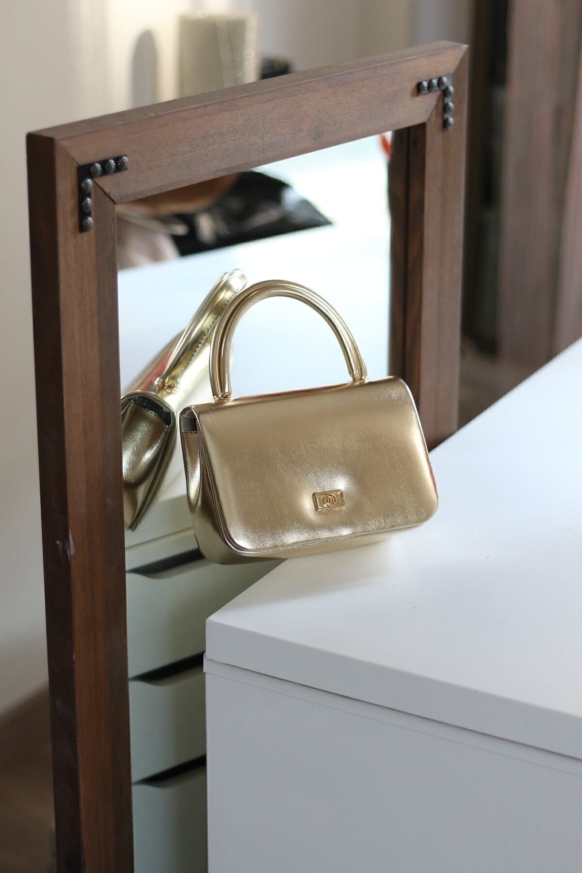 Moom Bag Kadın Gold Yumuşak Parlak Deri Saplı Omuz Çantası