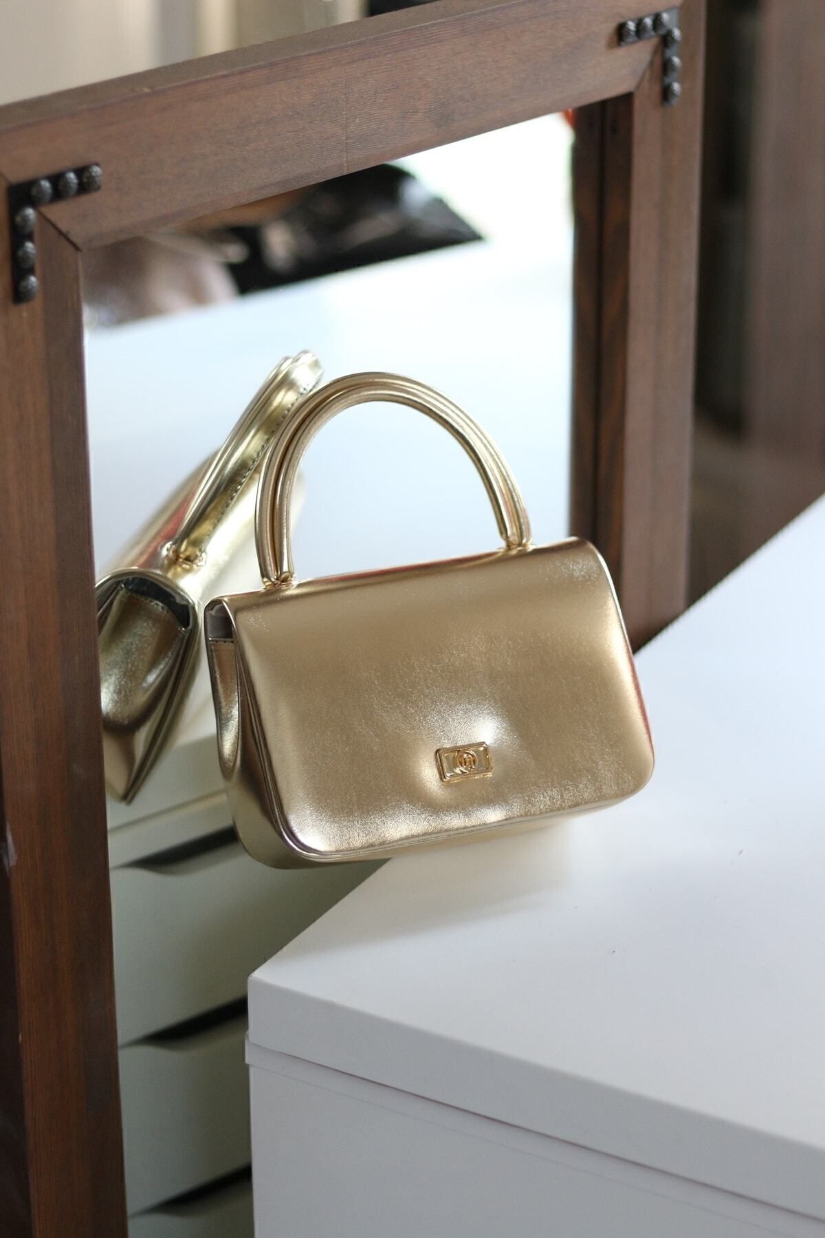 Moom Bag Kadın Gold Yumuşak Parlak Deri Saplı Omuz Çantası - Görsel 3