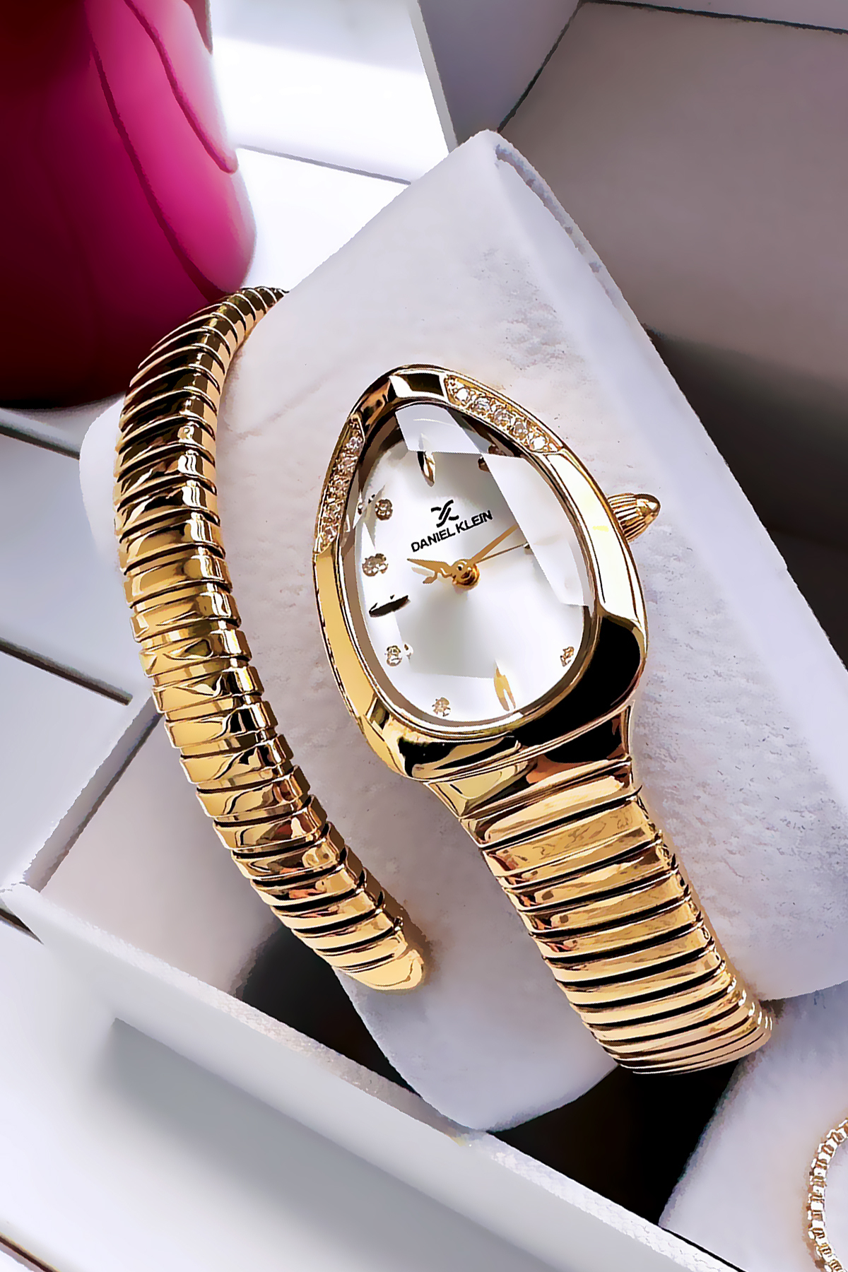 Daniel Klein Yılan Saat Model - Kadın Kol Saati, Su Geçirmez Gold Renk Çelik Kordon - Bileklik Hediye DKBY2053C1