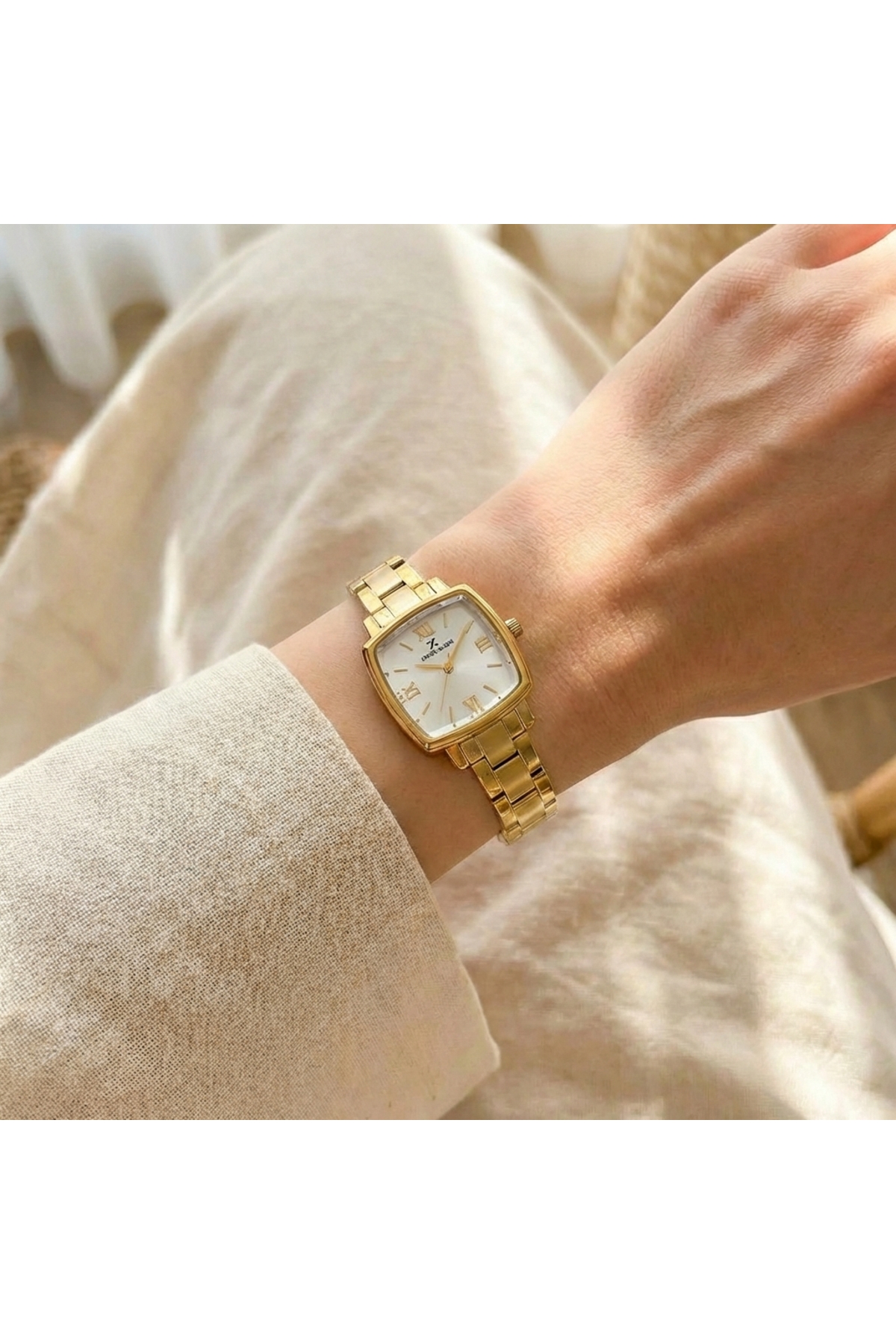 Daniel Klein DKE.1.10839 Kare Kadran Bombeli Cam Romen Rakamlı Kadın Kol Saati - Görsel 2